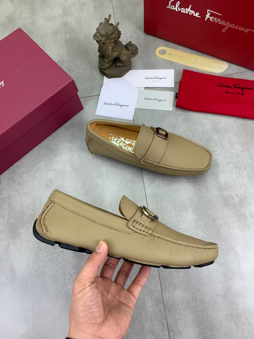 Men's shoes 💰P542 New model, high quality [Ferragamo/Ferragamo] Latest lazy slip-on shoes Original imported calfskin, imported cowhide lining + original luxury metal buckle + original combination outsole Comparison without pressure Code number: 38-45